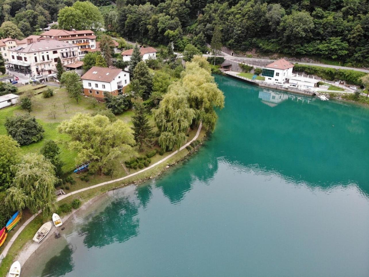Vila Labod, Unique Villa At The Lake Most na Soči Zewnętrze zdjęcie