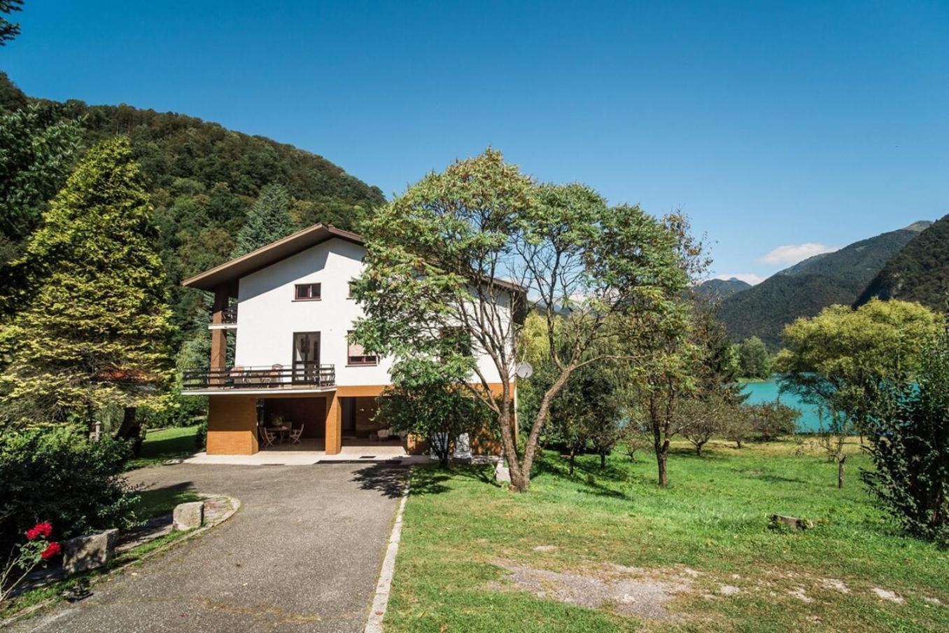 Vila Labod, Unique Villa At The Lake Most na Soči Zewnętrze zdjęcie